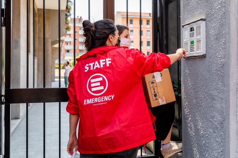 In Milan, Rome, Naples, Piacenza, Catanzaro, Varese and Catania we continue to pack and distribute parcels, working with local organisations to help those in need every week.